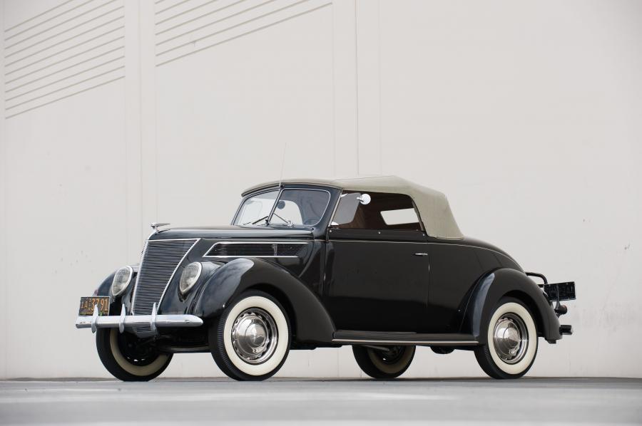  Ford V8 DeLuxe Roadster 1937 года  (фото 9 из 9)